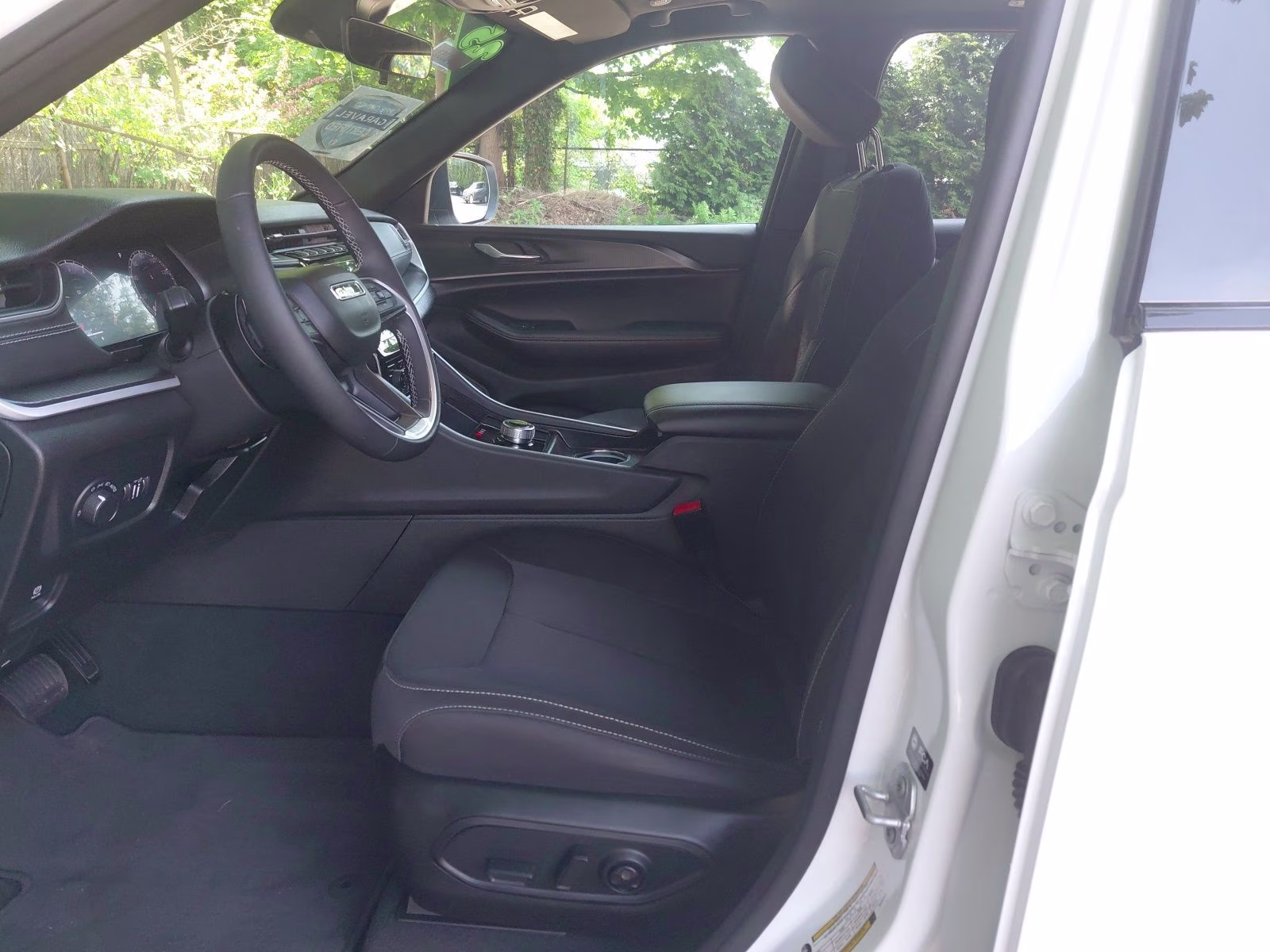 2025 Bright White Clearcoat Jeep Grand Cherokee Laredo X 4X4 SUV