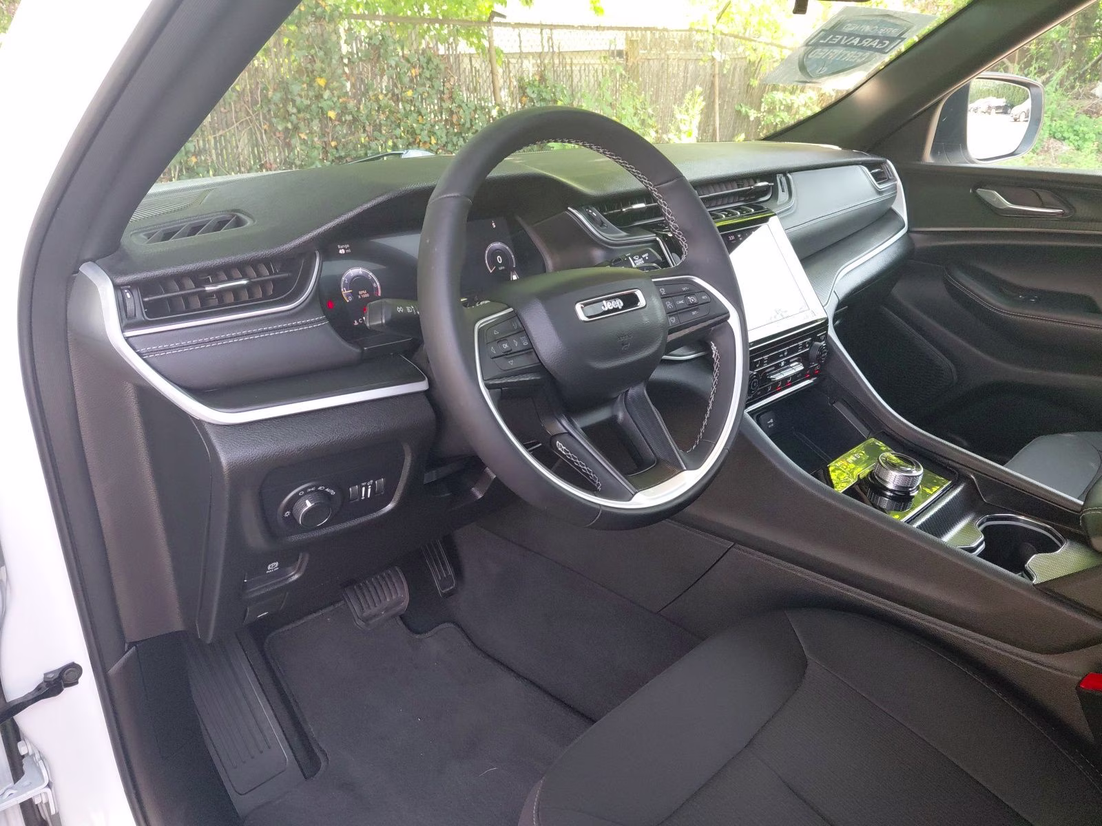 2025 Bright White Clearcoat Jeep Grand Cherokee Laredo X 4X4 SUV