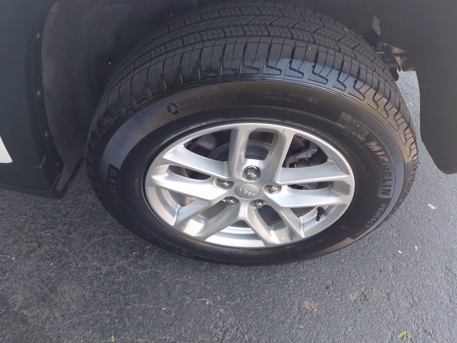 2025 Bright White Clearcoat Jeep Grand Cherokee Laredo X 4X4 SUV