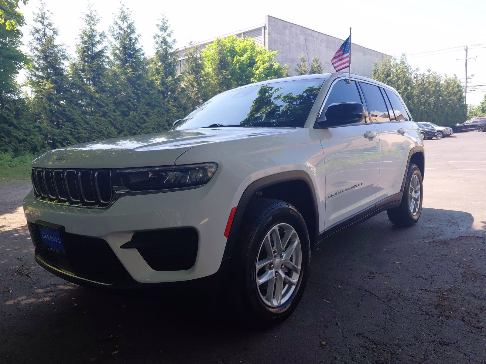 2025 Bright White Clearcoat Jeep Grand Cherokee Laredo X 4X4 SUV