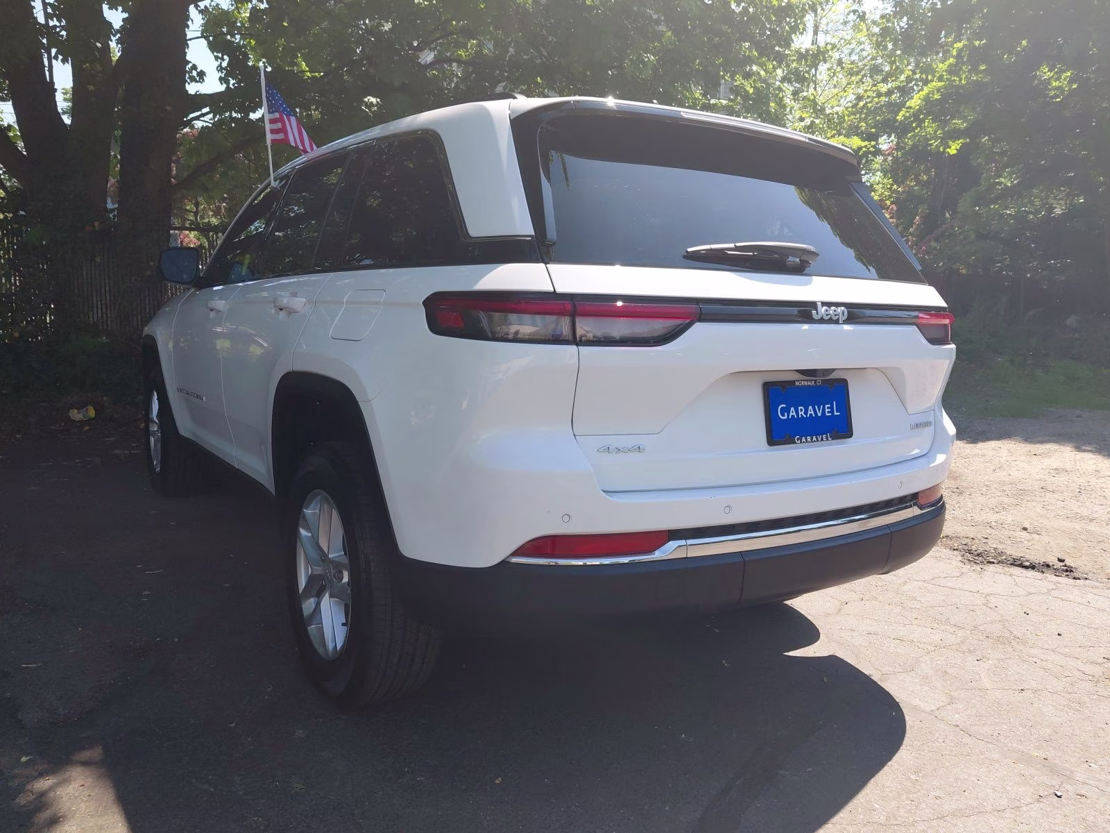 2025 Bright White Clearcoat Jeep Grand Cherokee Laredo X 4X4 SUV