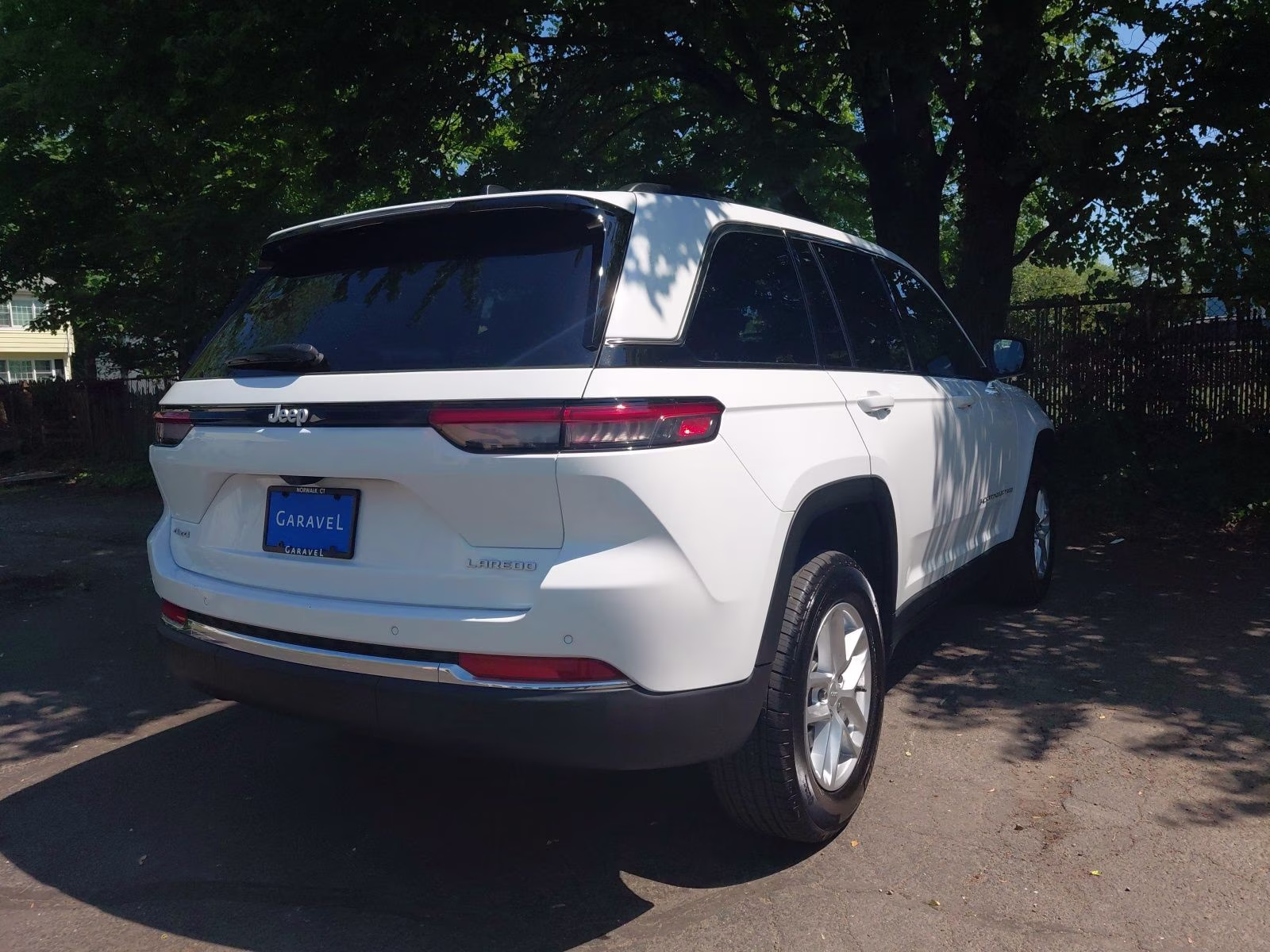 2025 Bright White Clearcoat Jeep Grand Cherokee Laredo X 4X4 SUV
