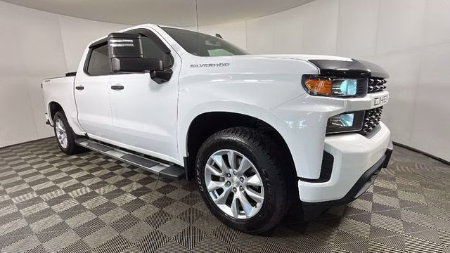 2019 Summit White Chevrolet Silverado 1500 Custom 4X4 Truck