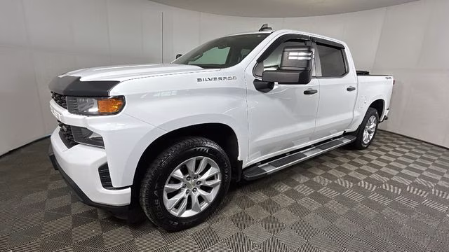 2019 Summit White Chevrolet Silverado 1500 Custom 4X4 Truck