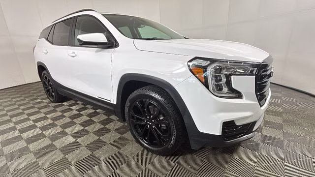 2022 Summit White GMC Terrain SLE AWD SUV