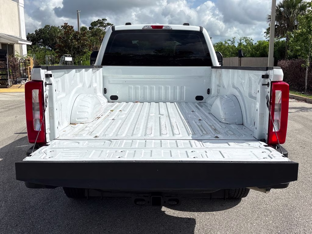 2023 Oxford White Ford Super Duty F-350 SRW XL 4X4 Truck