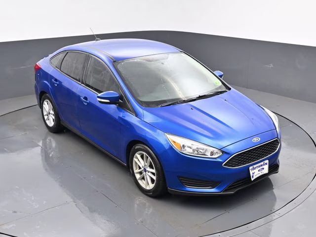 2018 Blue Ford Focus SE FWD Sedan