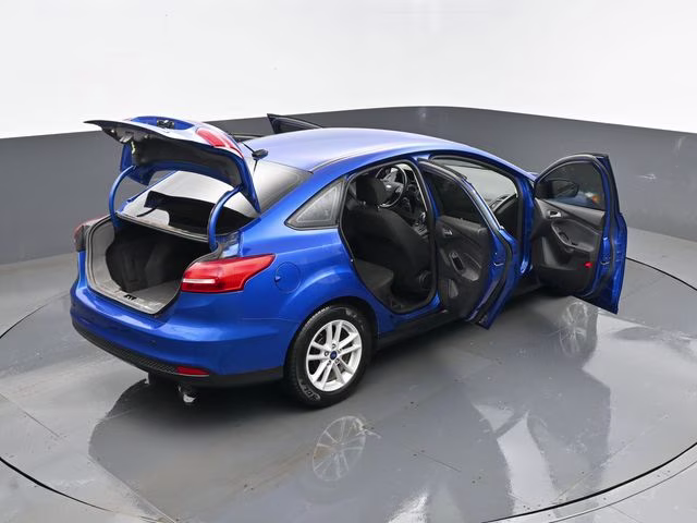 2018 Blue Ford Focus SE FWD Sedan
