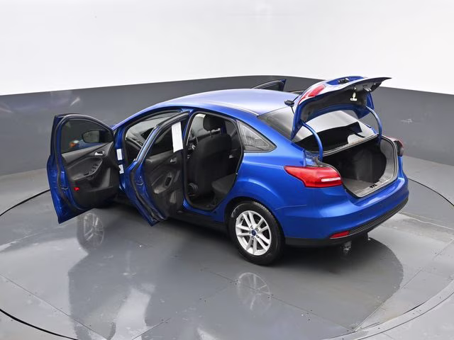 2018 Blue Ford Focus SE FWD Sedan
