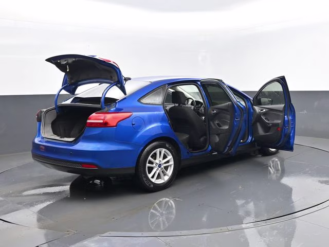 2018 Blue Ford Focus SE FWD Sedan