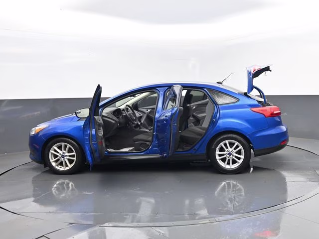 2018 Blue Ford Focus SE FWD Sedan