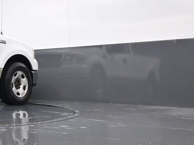 2007 White Ford F-150 XLT RWD Truck