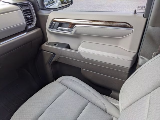 2025 Summit White GMC Sierra 1500 SLE 4X4 Truck