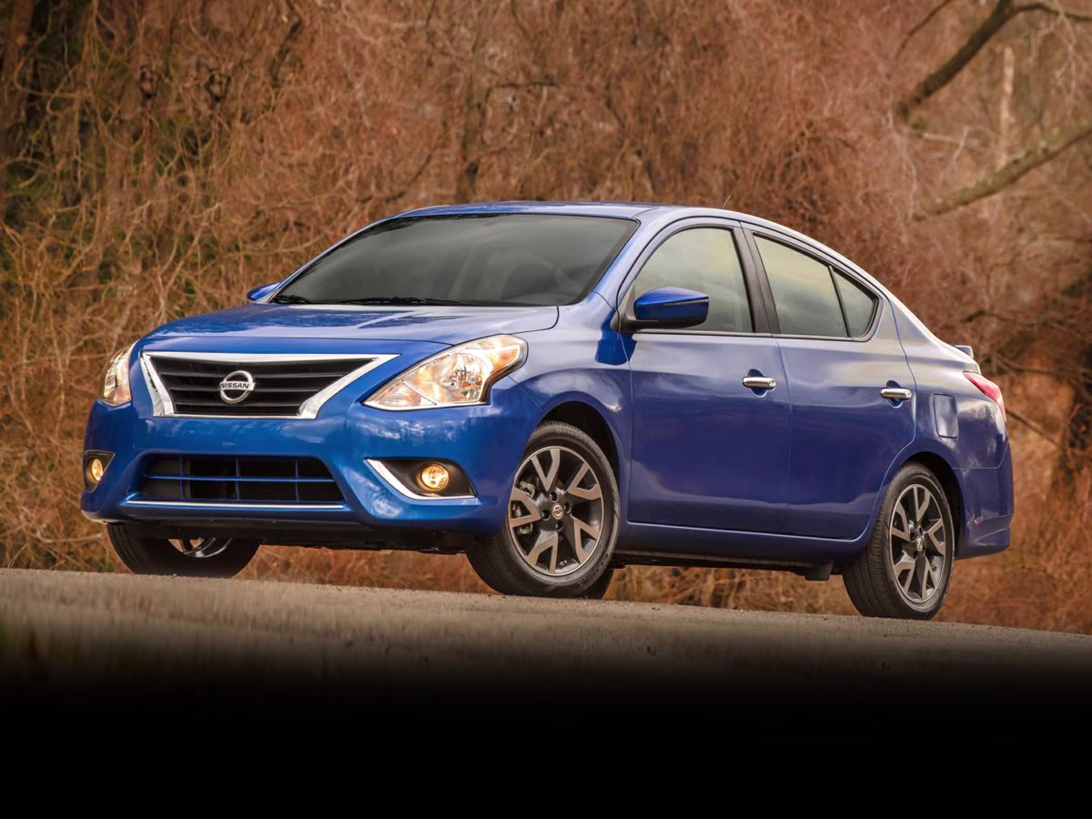 2018 Super Black Metallic Nissan Versa 1.6 S Plus FWD Sedan