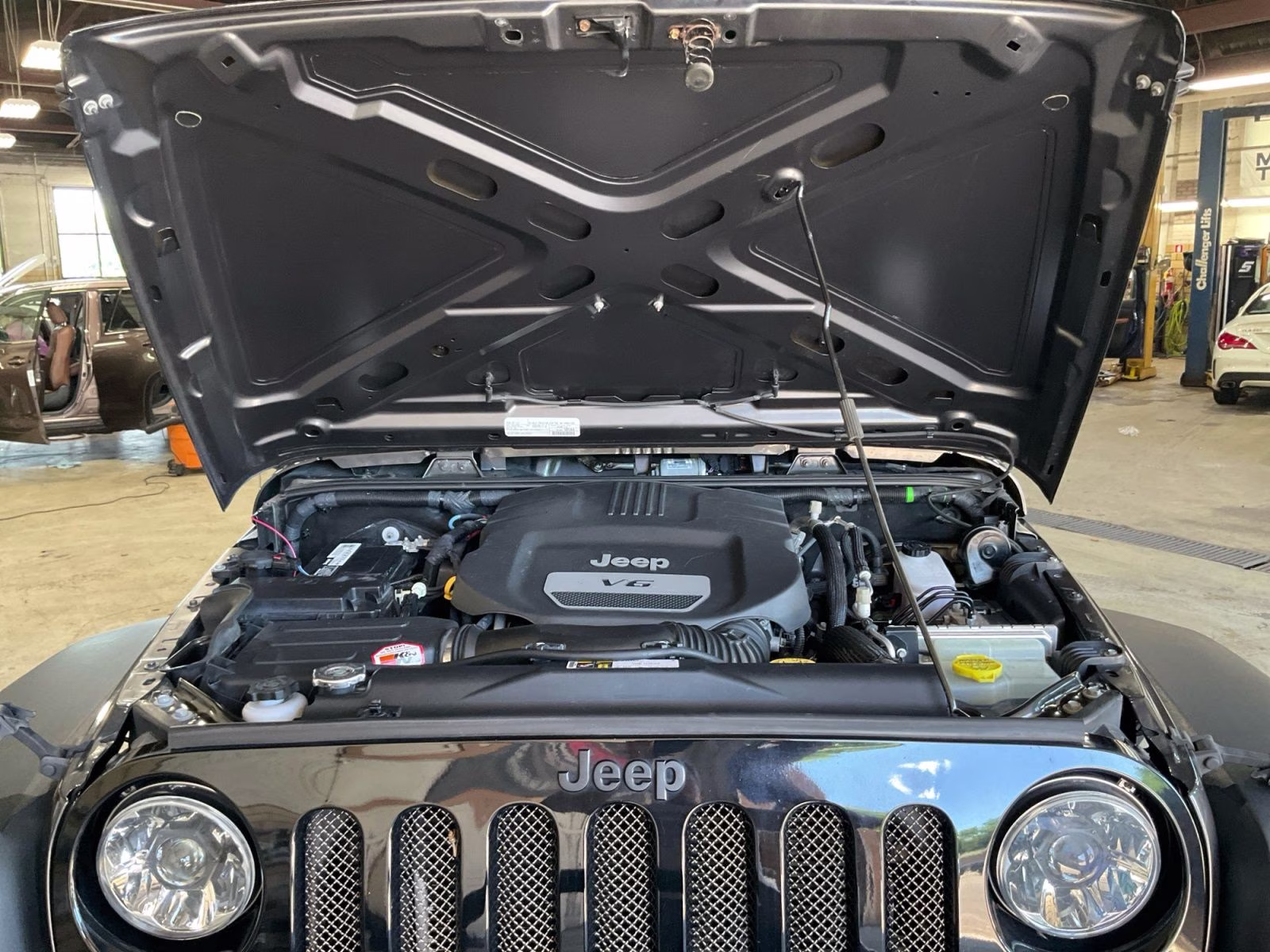 2016 Granite Crystal Metallic Clearcoat Jeep Wrangler Sport 4X4 SUV