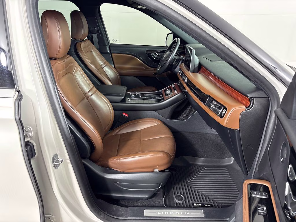 2021 Ceramic White Lincoln Aviator Reserve RWD SUV