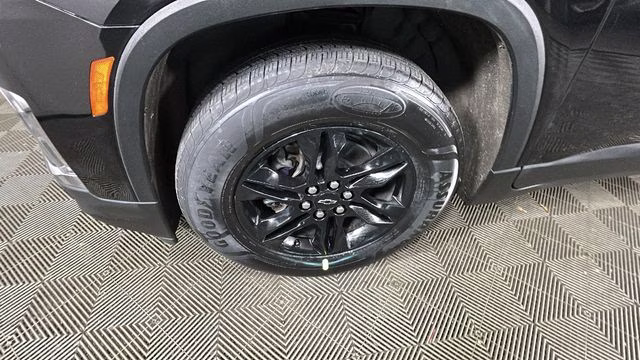 2022 Mosaic Black Metallic Chevrolet Traverse LT FWD SUV