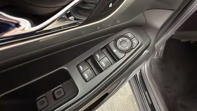 2022 Mosaic Black Metallic Chevrolet Traverse LT FWD SUV