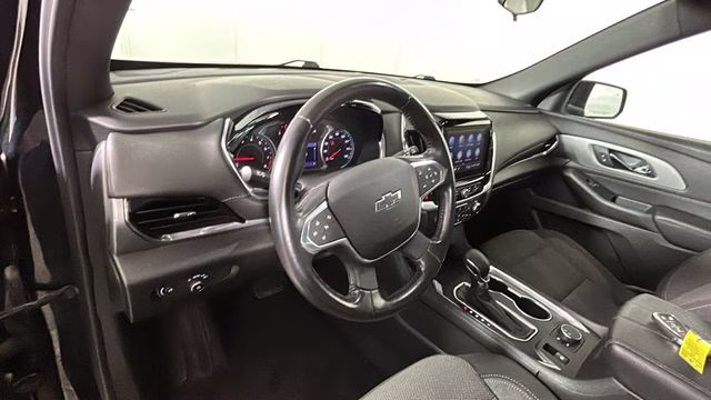 2022 Mosaic Black Metallic Chevrolet Traverse LT FWD SUV