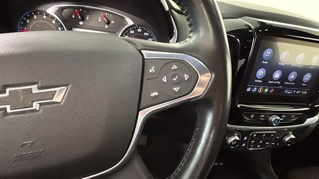 2022 Mosaic Black Metallic Chevrolet Traverse LT FWD SUV