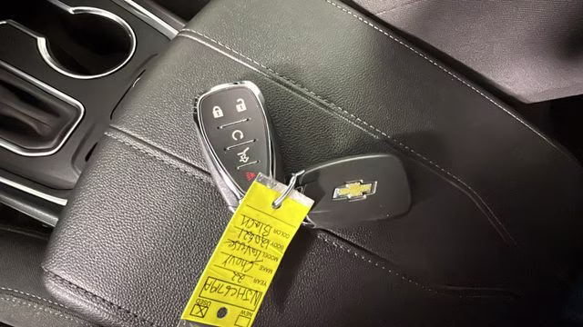 2022 Mosaic Black Metallic Chevrolet Traverse LT FWD SUV