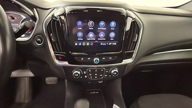 2022 Mosaic Black Metallic Chevrolet Traverse LT FWD SUV