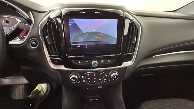 2022 Mosaic Black Metallic Chevrolet Traverse LT FWD SUV