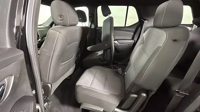 2022 Mosaic Black Metallic Chevrolet Traverse LT FWD SUV