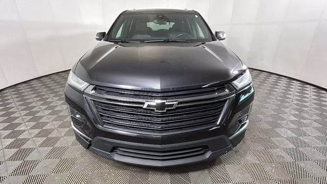 2022 Mosaic Black Metallic Chevrolet Traverse LT FWD SUV