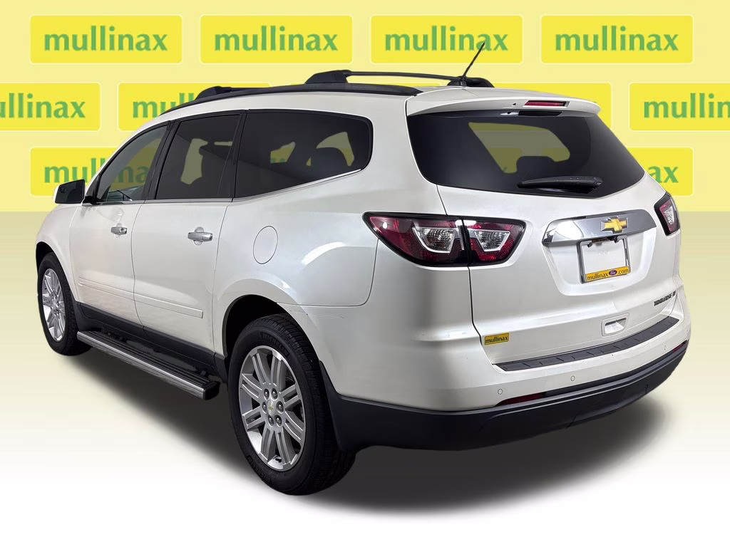2014 White Diamond Clearcoat Chevrolet Traverse LT FWD SUV