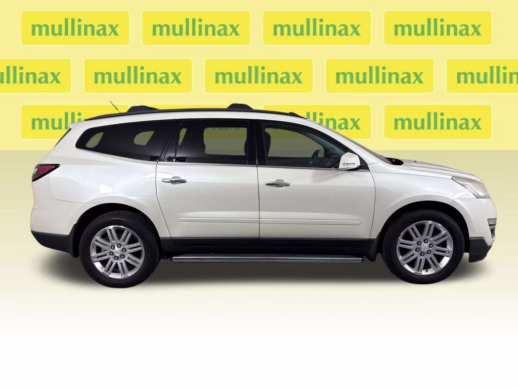 2014 White Diamond Clearcoat Chevrolet Traverse LT FWD SUV