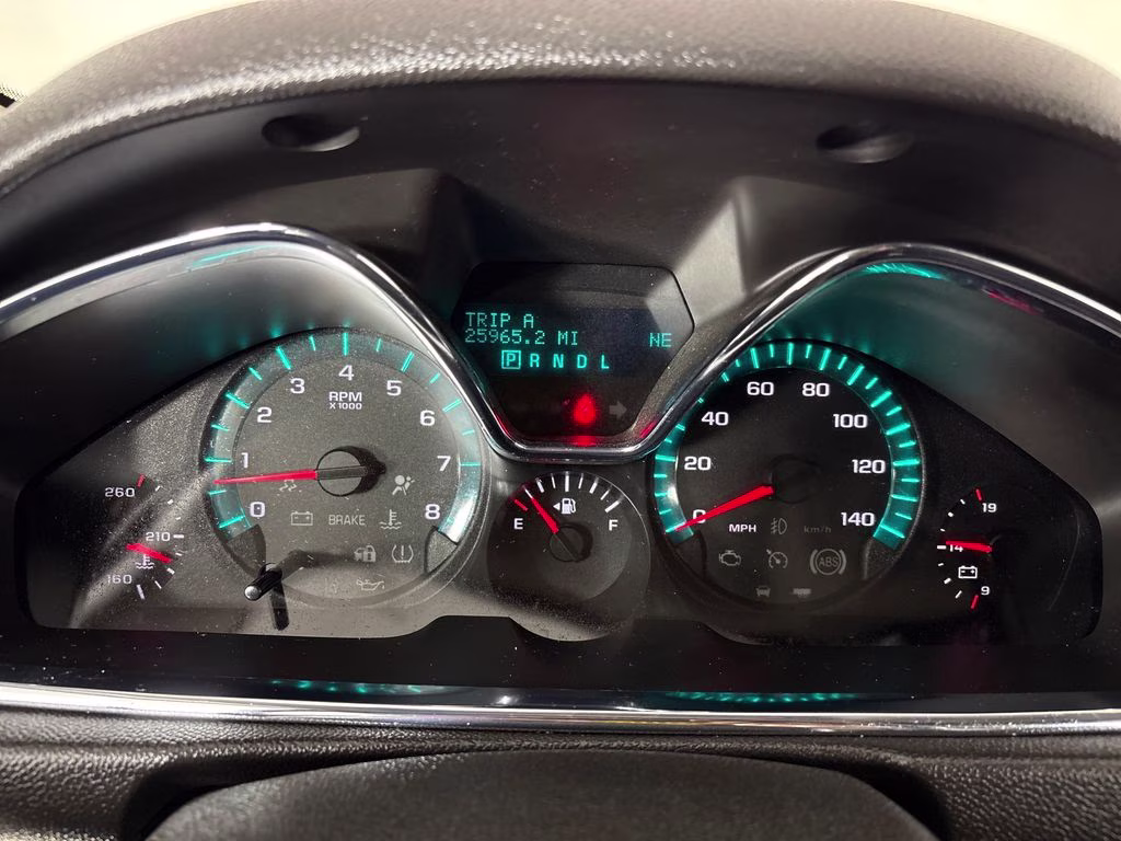 2014 White Diamond Clearcoat Chevrolet Traverse LT FWD SUV