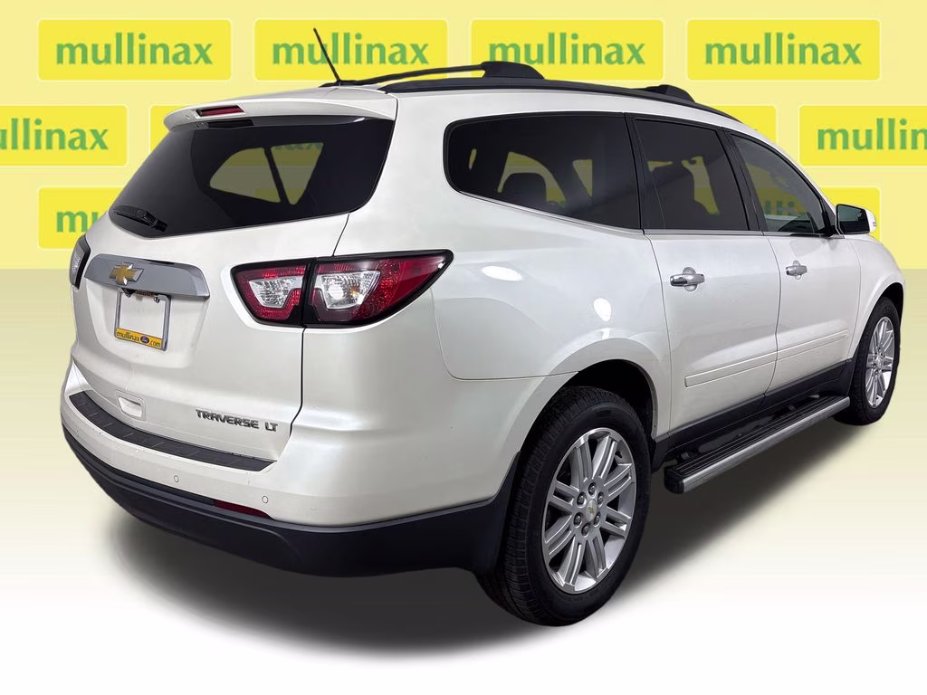 2014 White Diamond Clearcoat Chevrolet Traverse LT FWD SUV