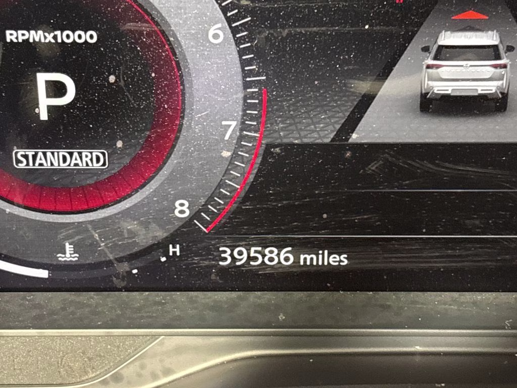 2024 Pearl White Tricoat/Super Black Nissan Pathfinder Platinum FWD SUV