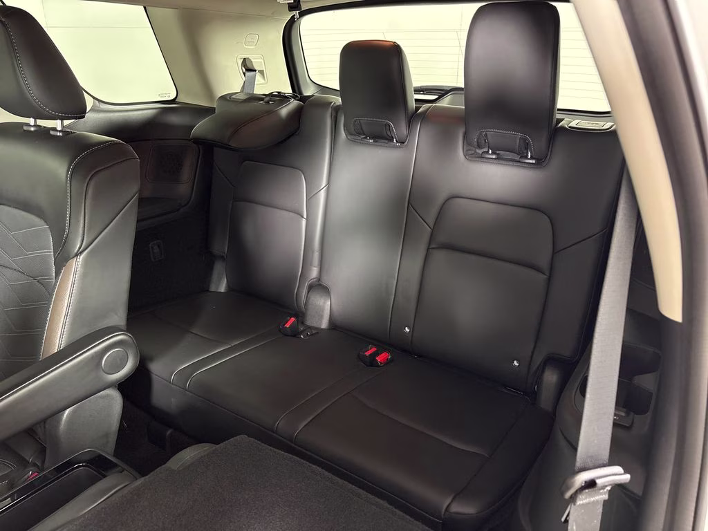 2024 Pearl White Tricoat/Super Black Nissan Pathfinder Platinum FWD SUV