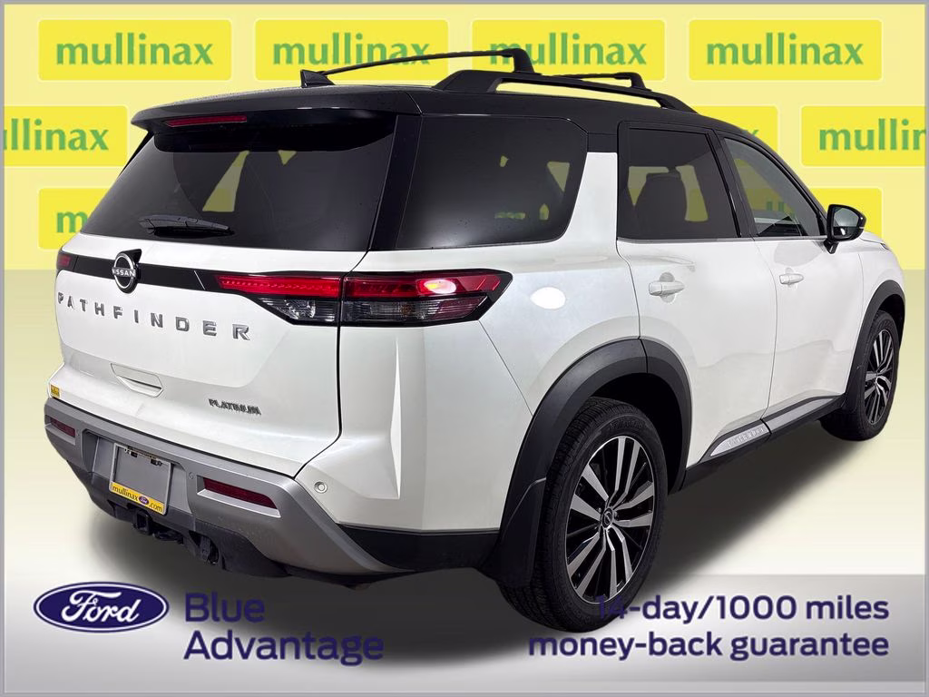 2024 Pearl White Tricoat/Super Black Nissan Pathfinder Platinum FWD SUV
