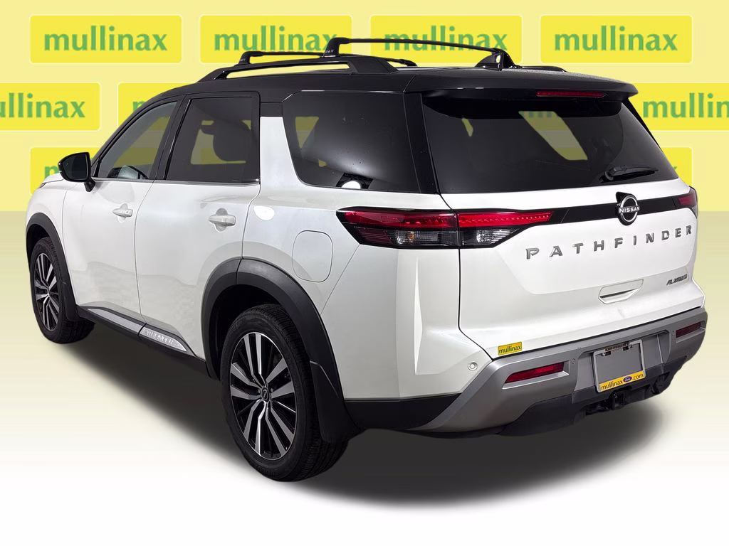 2024 Pearl White Tricoat/Super Black Nissan Pathfinder Platinum FWD SUV