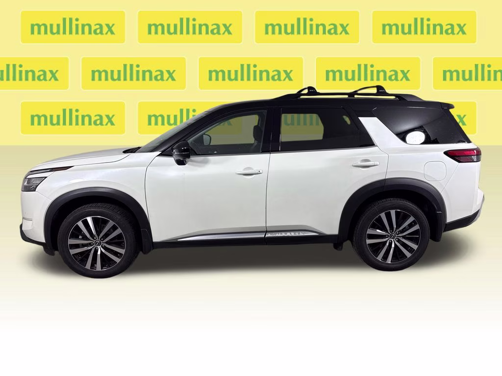 2024 Pearl White Tricoat/Super Black Nissan Pathfinder Platinum FWD SUV
