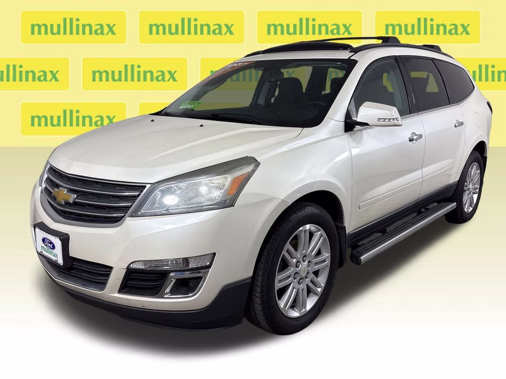 2014 White Diamond Clearcoat Chevrolet Traverse LT FWD SUV