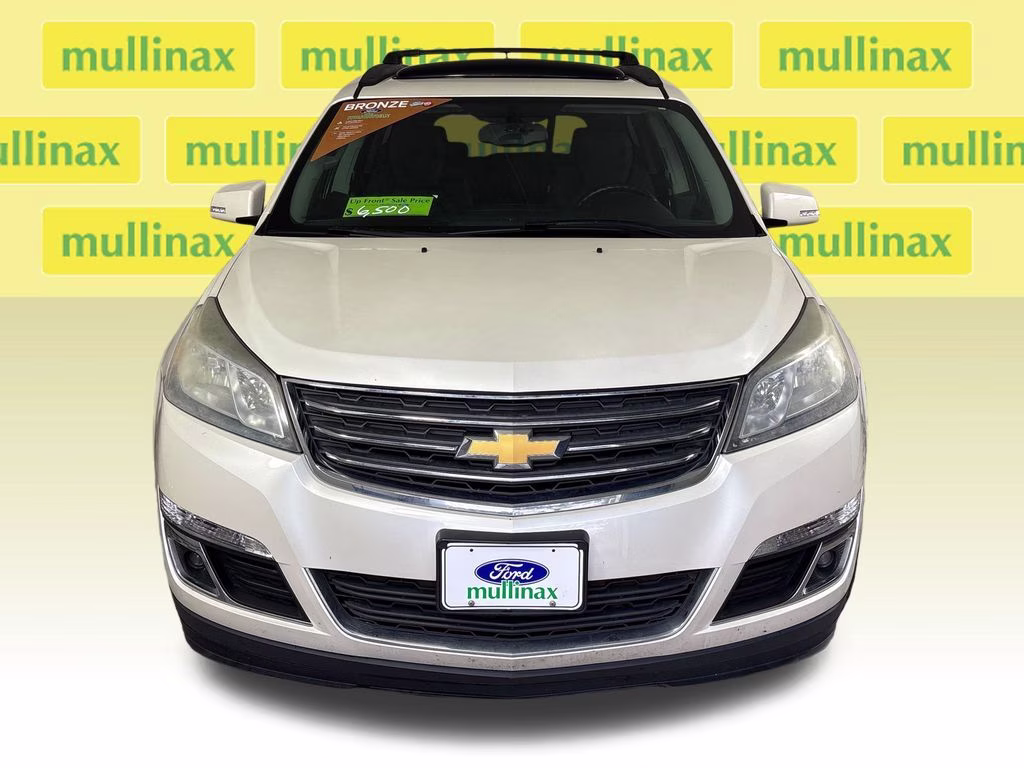 2014 White Diamond Clearcoat Chevrolet Traverse LT FWD SUV