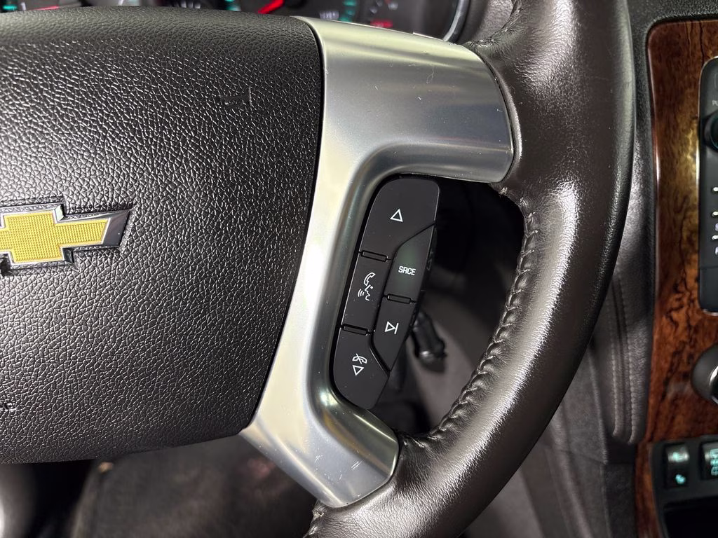 2014 White Diamond Clearcoat Chevrolet Traverse LT FWD SUV