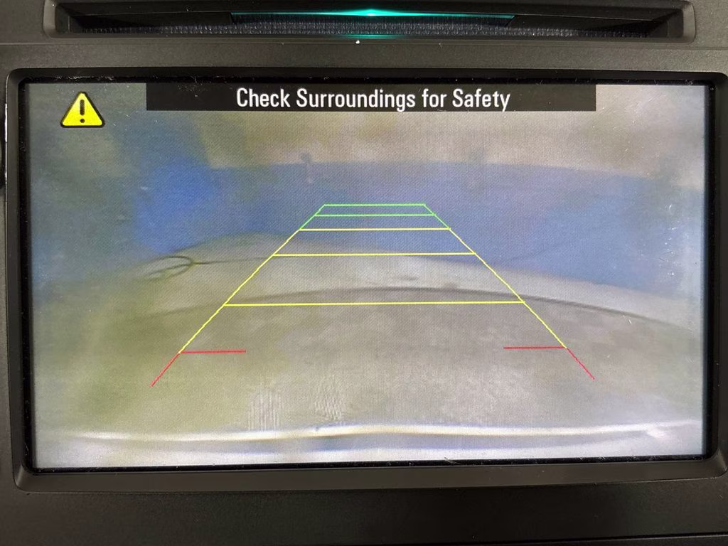 2014 White Diamond Clearcoat Chevrolet Traverse LT FWD SUV