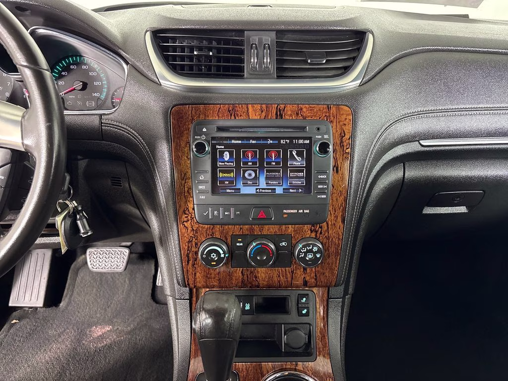 2014 White Diamond Clearcoat Chevrolet Traverse LT FWD SUV