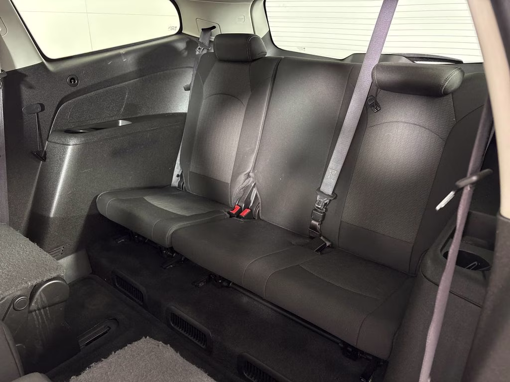 2014 White Diamond Clearcoat Chevrolet Traverse LT FWD SUV
