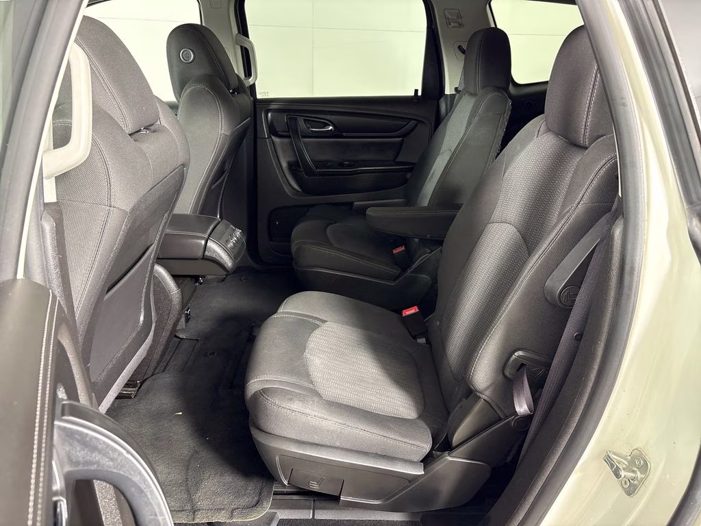 2014 White Diamond Clearcoat Chevrolet Traverse LT FWD SUV