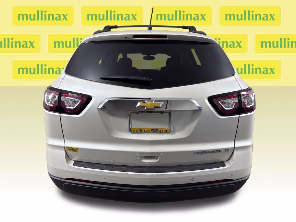 2014 White Diamond Clearcoat Chevrolet Traverse LT FWD SUV