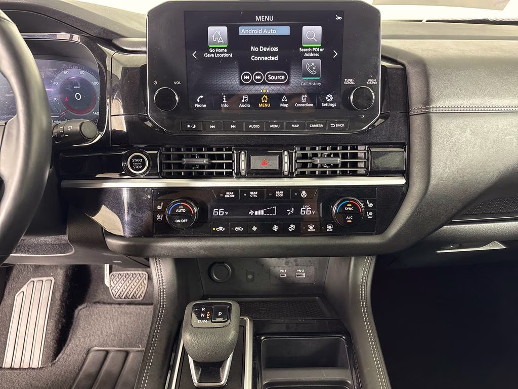2024 Pearl White Tricoat/Super Black Nissan Pathfinder Platinum FWD SUV