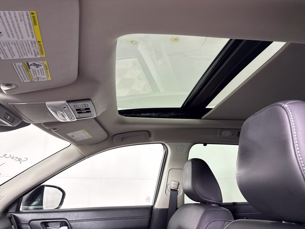 2024 Pearl White Tricoat/Super Black Nissan Pathfinder Platinum FWD SUV