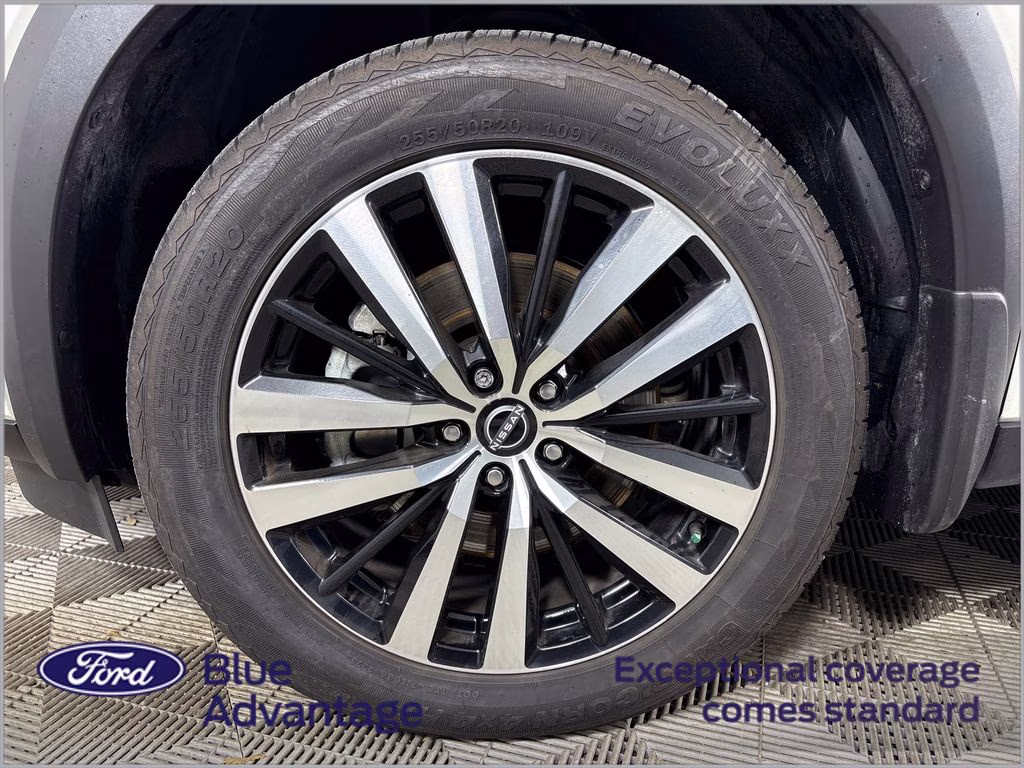 2024 Pearl White Tricoat/Super Black Nissan Pathfinder Platinum FWD SUV