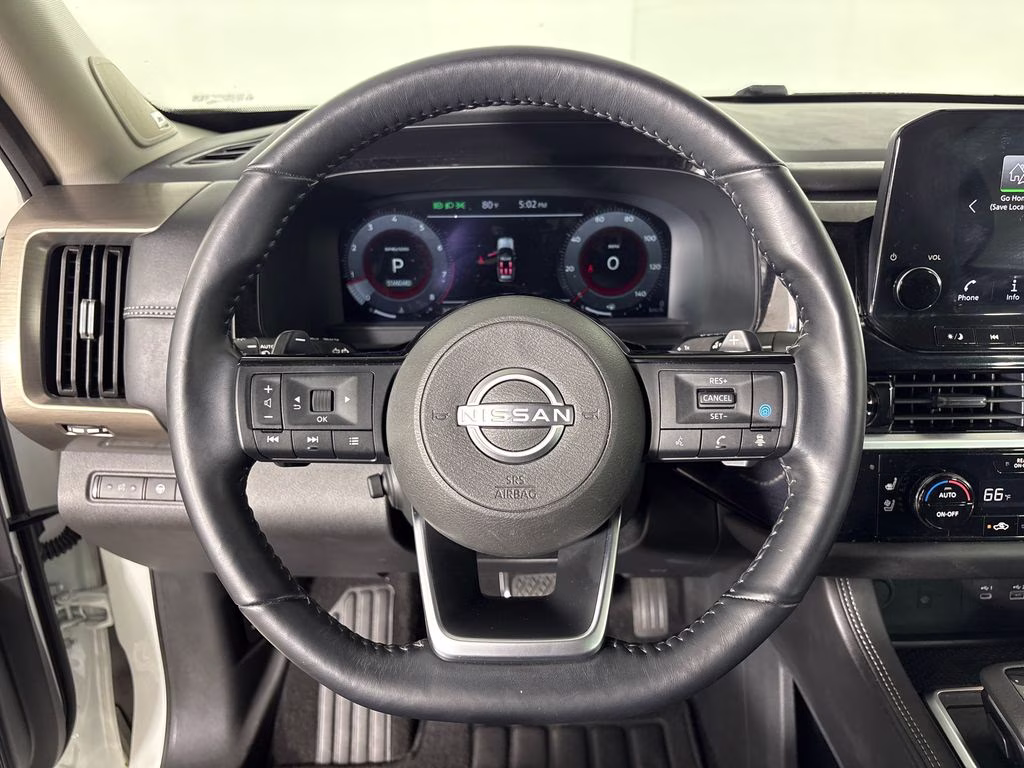 2024 Pearl White Tricoat/Super Black Nissan Pathfinder Platinum FWD SUV